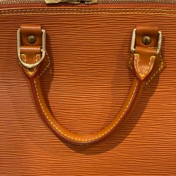 Louis Vuitton Vintage Epi Alma - Picture 3 of 16